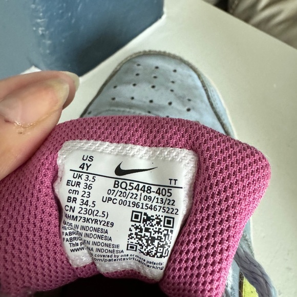 Nike Kids' Grade School Court Borough Low 2 Shoes size 4 big kids.​ - Picture 8 of 9